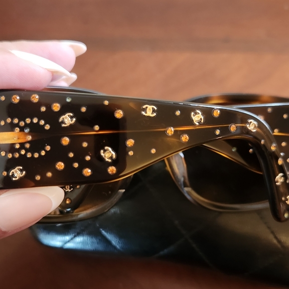 🔥FINAL PRICE🔥 CHANEL CC Rhinestone Tortoise Sunglasses - Picture 5 of 10